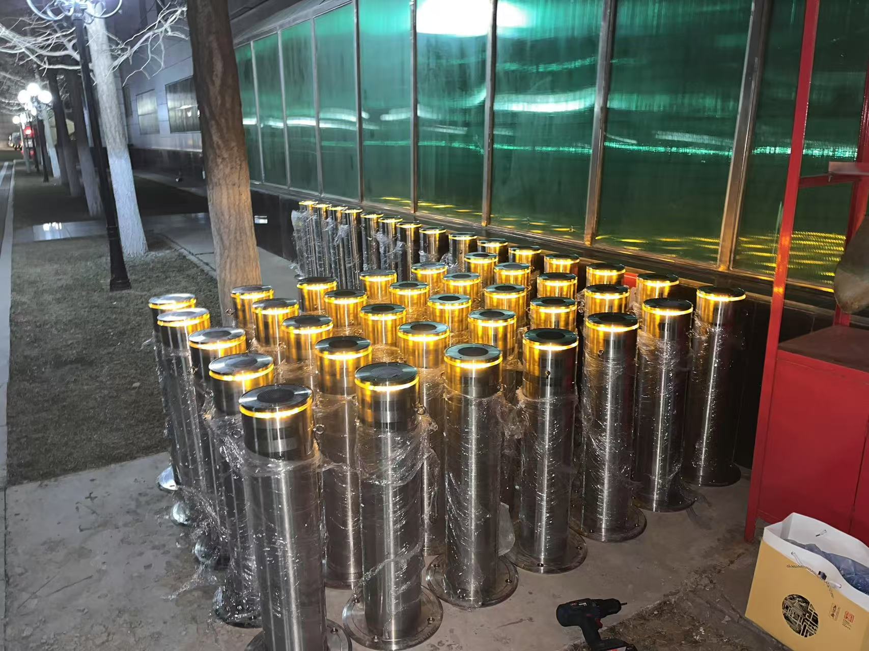 不锈钢太阳能灯光警示柱